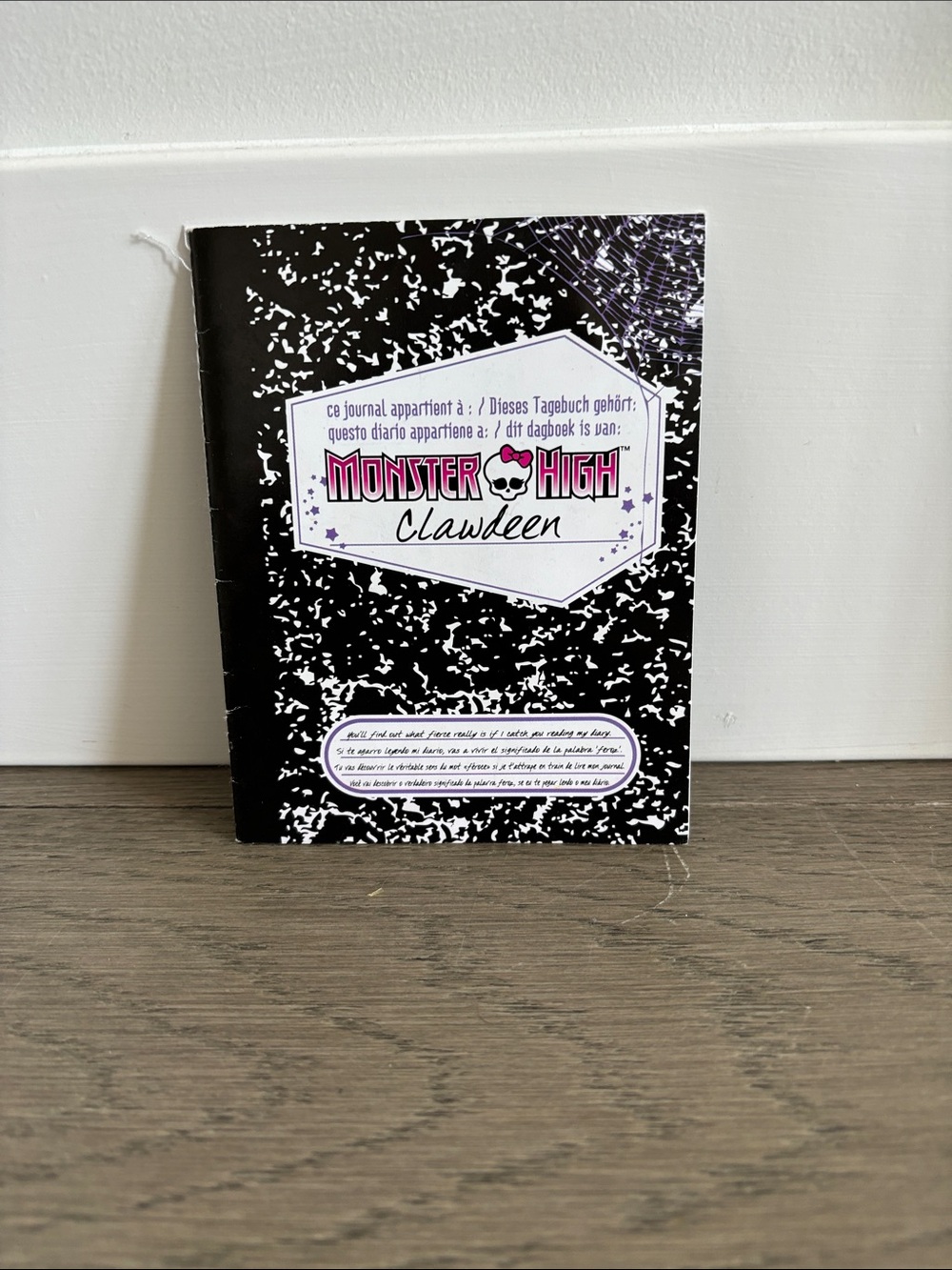 Monster High School’s Out 2011 Clawdeen Wolf Doll with Diary - Picture 11 of 11